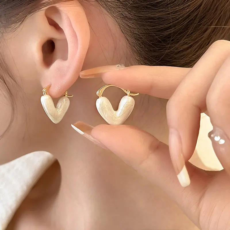 Bông Tai Hình Trái Tim Rỗng Cảm Giác Cao Cho Nữ, Phong Cách Mới, Cá Tính Sành Điệu, Thiết Kế Đẹp, Hợp Thời Trang