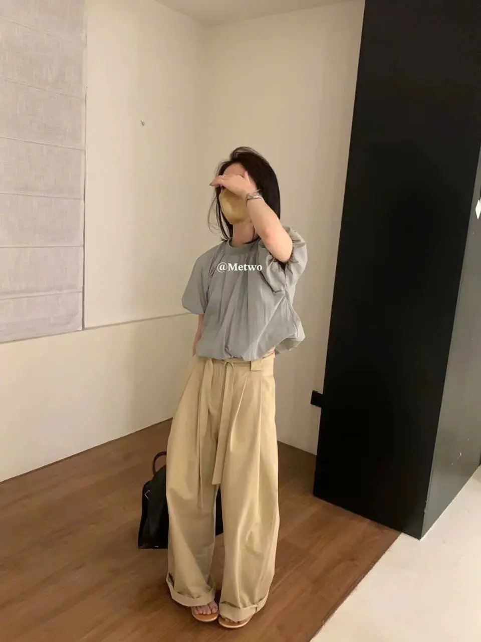 Áo kiểu dáng bồng cổ chun Miho House | BigBuy360 - bigbuy360.vn Áo kiểu dáng bồng cổ chun Miho House | BigBuy360 - bigbuy360.vn