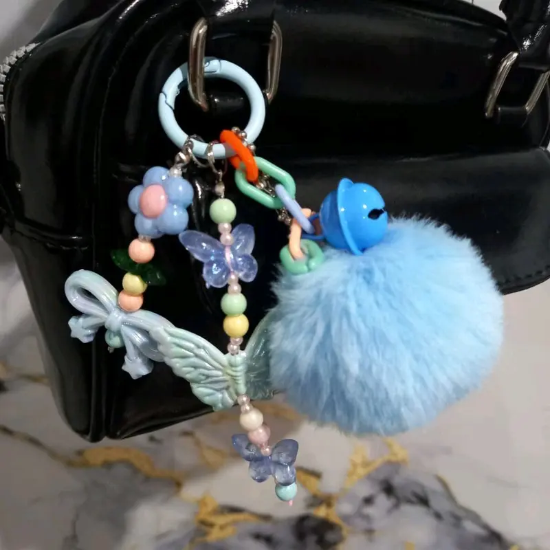 Gantungan tas/kunci pompom berlonceng 1