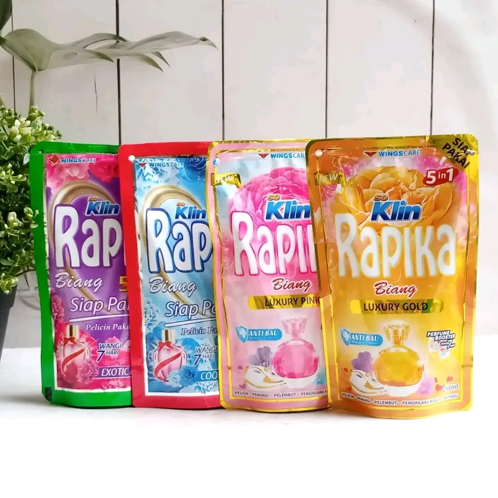 Paket Hemat 4Pcs Rapika Soklin Biang Pelicin Pengharum Pelembut Pakaian Refill 250ml Dikirim random