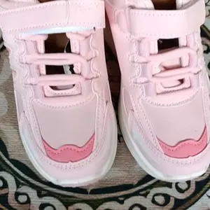 [Exclusive Steven Stenly] BOMBBEAR ~6301~ Sepatu Sekolah Anak Dengan Fashion Sneakers Mesh Sintetis Premium, Kualitas Nyaman Lentur Ringan Desain Ergonomis untuk Aktivitas Aktif Si Kecil! warna Hitam, Pink dan Abu dengan size 26-37