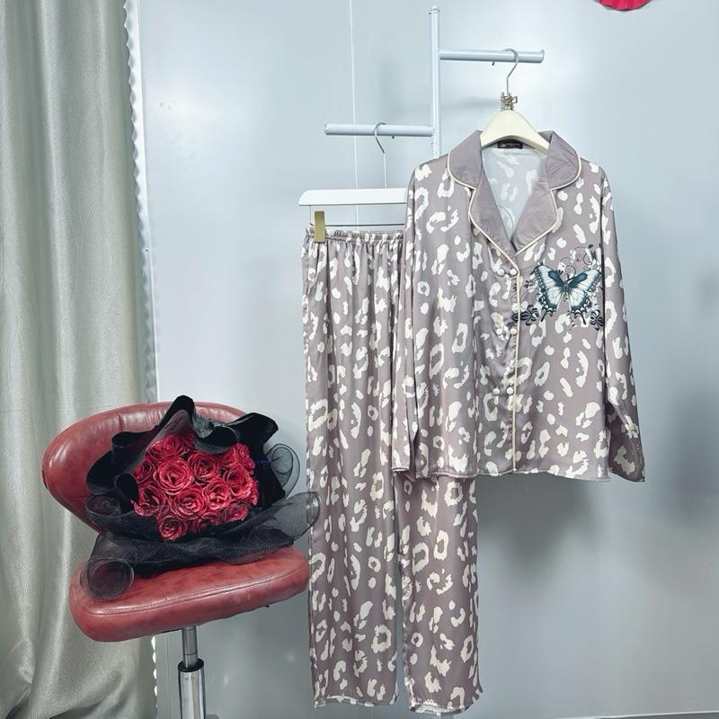 Đồ bộ pijama lụa latin mịn cổ vest nút bọc vải in hoạ tiết hình bướm màu xám nâu sang trọng bigsize 60 đến 90kg
