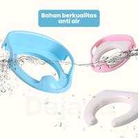 Gambar 【BELI LOKAL】Dejavu Alas Dudukan Toilet Anak Dengan Pegangan Potty Training Seat Toilet Duduk Lembut Baby Potty Toilet Training HSB805 - Biru dari Dejavu_NEW Kab. Tangerang 4 Tokopedia