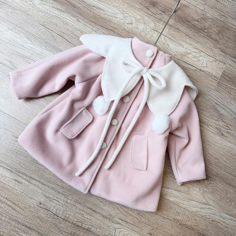  A26 Tiny Winy  - Áo khoác dạ bé gái dây buộc cổ thắt nơ đính 2 túm bông xù cho bé gái 
