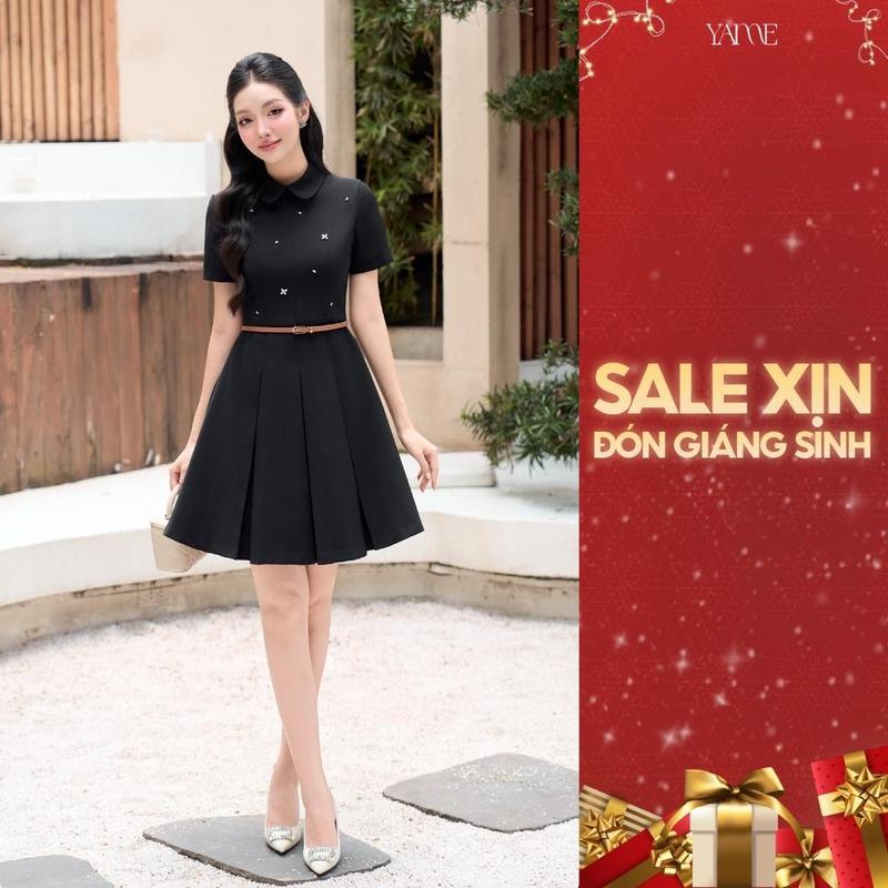 YAME Váy Xếp Ly Cổ Sen YAME Váy Nữ Thiết Kế Phối Đính Đá Cổ Sen Chân Váy Xếp Ly Tặng Kèm Đai Chiết Eo Công Sở VIVIAN YV709 Màu Đen Size S M L XL Chất Liệu Gold Hàn