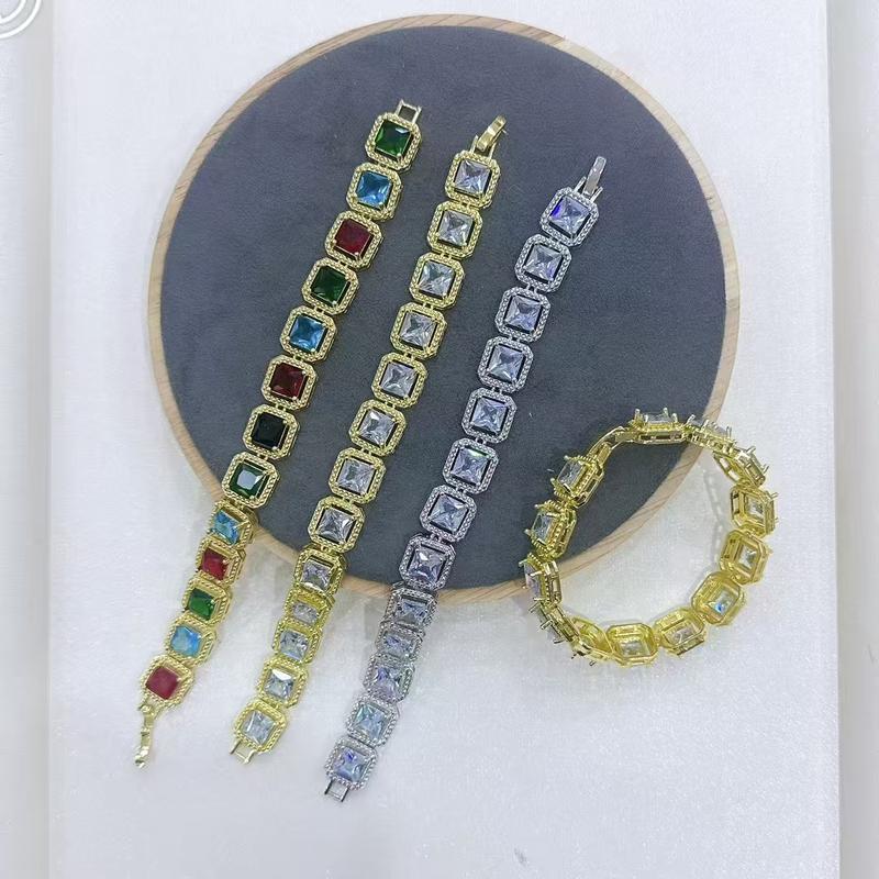 Product Introduction of Retro light luxury geometric inlaid with color diamond small niche high-grade sense Gong Yanfeng bracelet New alloy color square temperament bracelet women's fashion simple hand decoration 0