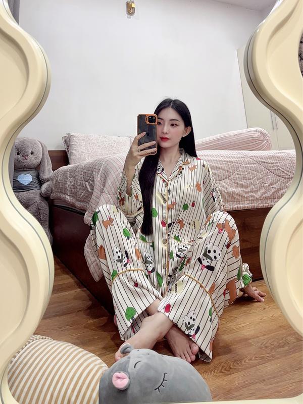 BỘ PIJAMA HONEYBEE ÁO TAY DÀI QUẦN DÀI CÚN NÂU ĐỐM LỤA LATIN KÈM CỘT TÓC 0