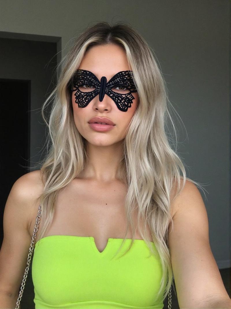 Product Introduction of 1 pc Black lace mask suitable for costume parties, dances, Halloween, Christmas, Venice parties 1