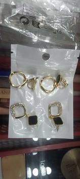 Product Review of Minzo Anting Korea Perempuan Imitasi Dewasa Motif Kotak Hitam Earrings Aksesoris Perhiasan Wanita Elegan from C**🤭 0