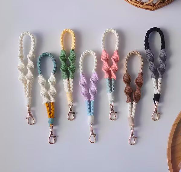Kunci Gantung Macrame Putar Twist Knot dengan Desain Unik 1