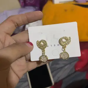 [Swawo] Anting-Anting Gantung Angsa Berzirconia dengan Liontin Batu Kucing Elegan Cocok untuk Gaun Pesta A367