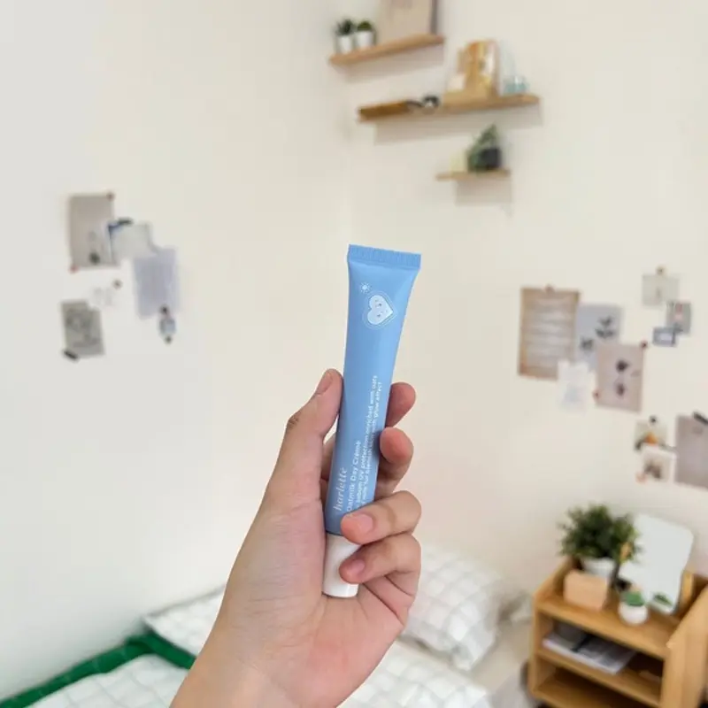 [2 PCS BUNDLING FACIAL WASH] Harlette Oatmilk Gentle Facial Wash 100 g + Day Creme 25 g 4