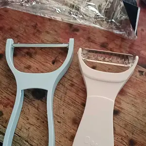 Kitchen Balance Pisau Pengupas Buah dan Sayuran 2in1 Stainless Steel Peeler & Parutan Serbaguna 960