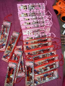 Product Review of 5pcs Set Pencil Stationery Gift Goodies Set Pencil Set pensil Kartun Writing from i**0 0
