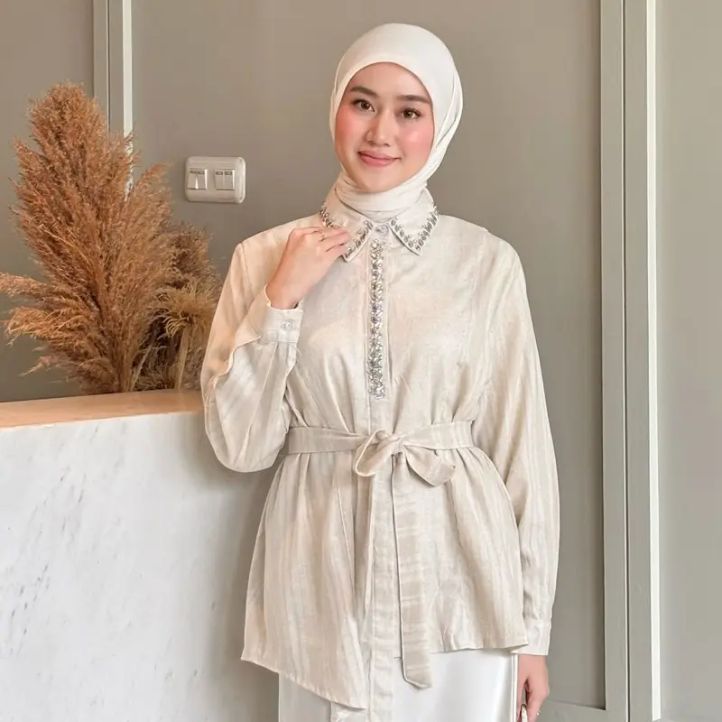 Nirina blouse by KANANUM aplikasi payet 3D bahan bulukuda soft linen 1