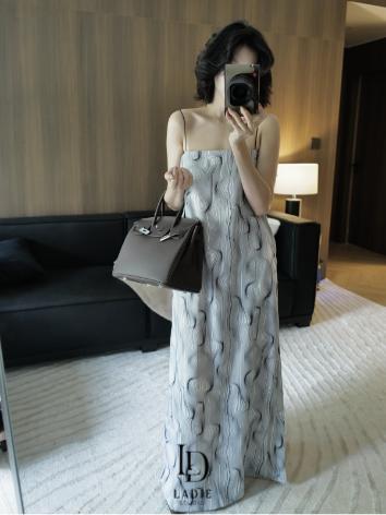 Đầm Lụa Dáng Maxi Hai Dây Suông Form Rủ Thanh Lịch Hoạ Tiết Sóng Ladie Studio DAM25 Chất Liệu Satin Cao Cấp Mát Nhẹ Phù Hợp Đi Dạo Phố Du Lịch Dự Tiệc