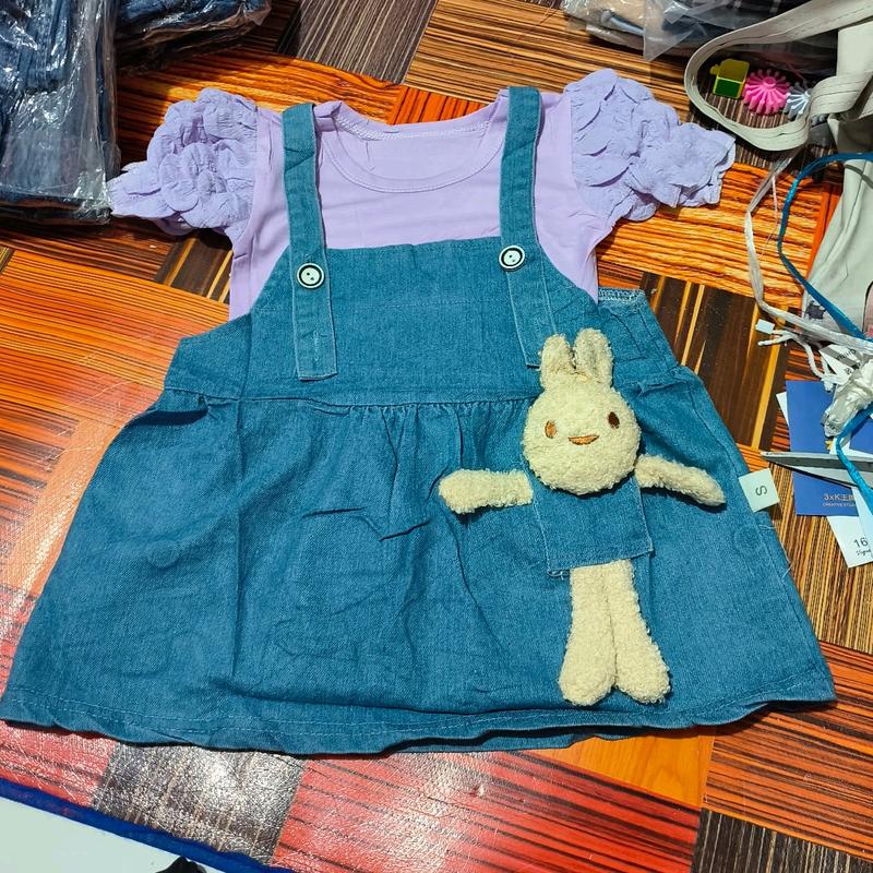 Setelan Anak Perempuan 2 in 1 Fashion Terbaru dengan Bahan Kaos Import dan Overall Jeans 2
