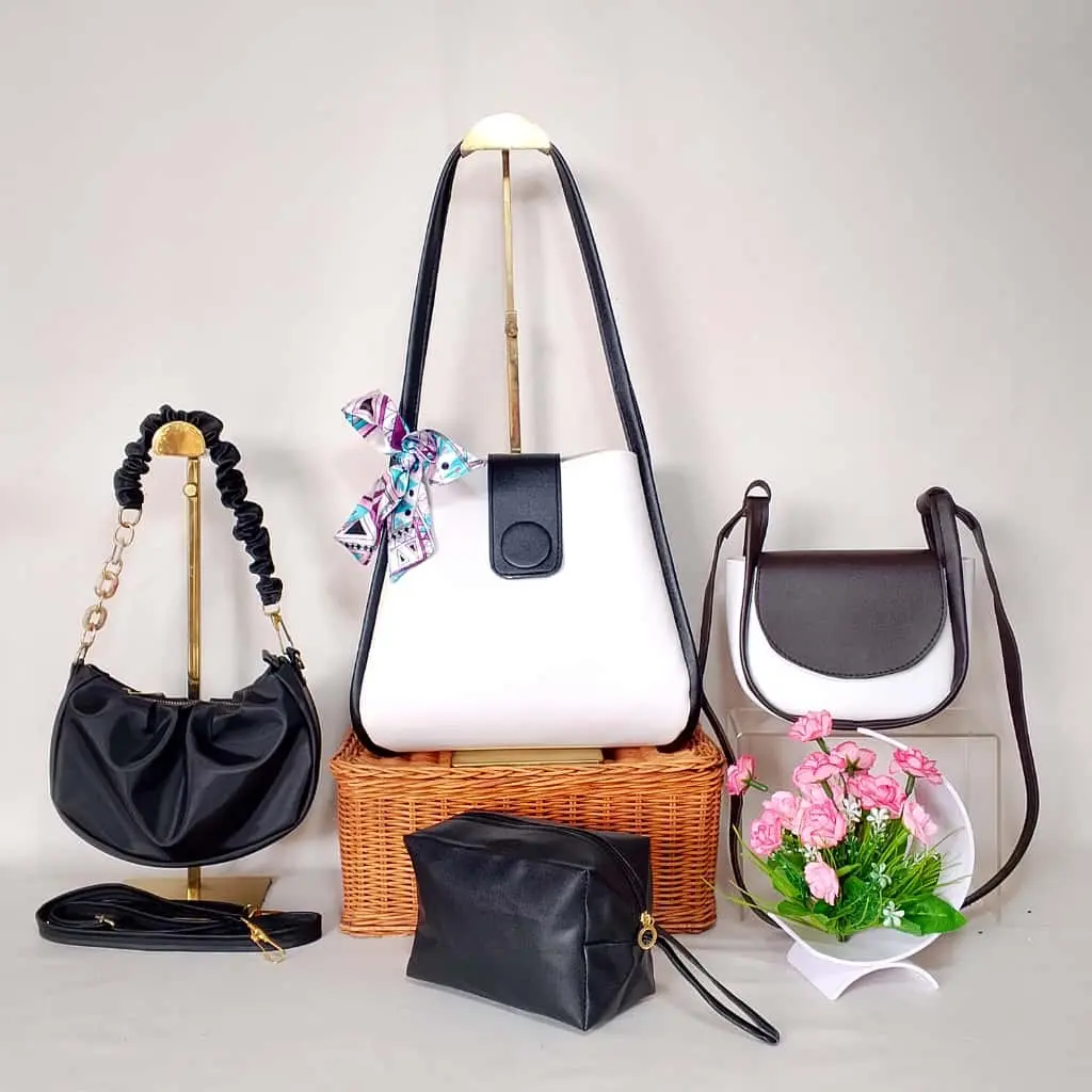 Paket Bundling 80 Ribu Dapat 4 Pcs Tas Selempang Wanita Terbaru Gempita / Florida Paket Bundling 80 Ribu Dapat 4 Pcs Tas Selempang Wanita Terbaru Gempita / Florida