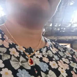 Satu Set Kalung Liontin Merah Beserta Gelang, Anting dan Cincin Perhiasan
