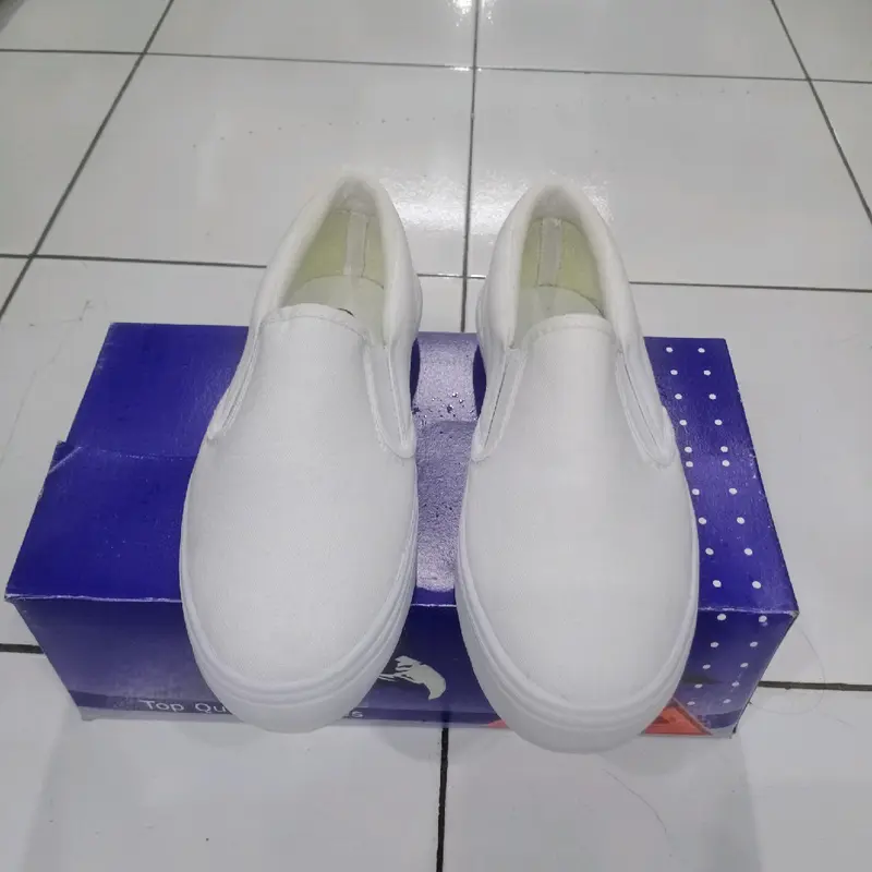 Sepatu Px Stile Pria Dan Wanita,Sepatu Px Stile Warna Putih Polos,Sepatu Px Stile Ukuran 35 Sampai 43,Sepatu Px Stile Anti Slip Kuat Dan Tahan lama,sepatu px stile insole karet premium,sepatu px stile sangat nyaman di pakai,sepatu px stile istibes 1