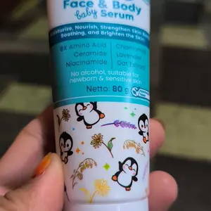 Bebio Face & Body Baby Serum 80g – Pelembab kulit Wajah dan badan Bayi & Anak dengan 8x Amino Acid- Tidak Lengket dan Aman untuk Bayi Sensitif-Mencerahkan dan Meredakan Iritasi