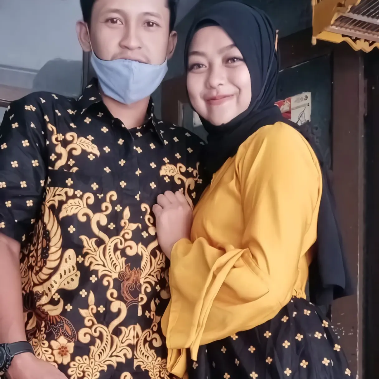 COUPLE GAMIS ALL SIZE KEMEJA PENDEK GURITA BALOTELI GOLD CREAM HITAM