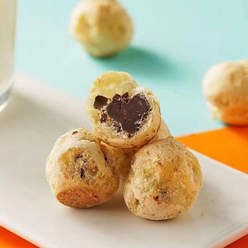 COD Soes Coklat Cokelat/strawberry/ 500g/1kg /Update kemasan terbaru / merek baru/Malona/ mix rasa/halal Kue Sus Kering Isi soes coklat lumer 1 kgr Enak Murah （Cemilan keluarga, cocok untuk dewasa dan anak-anak） Chocolate Food Makanan Snack Manis 4