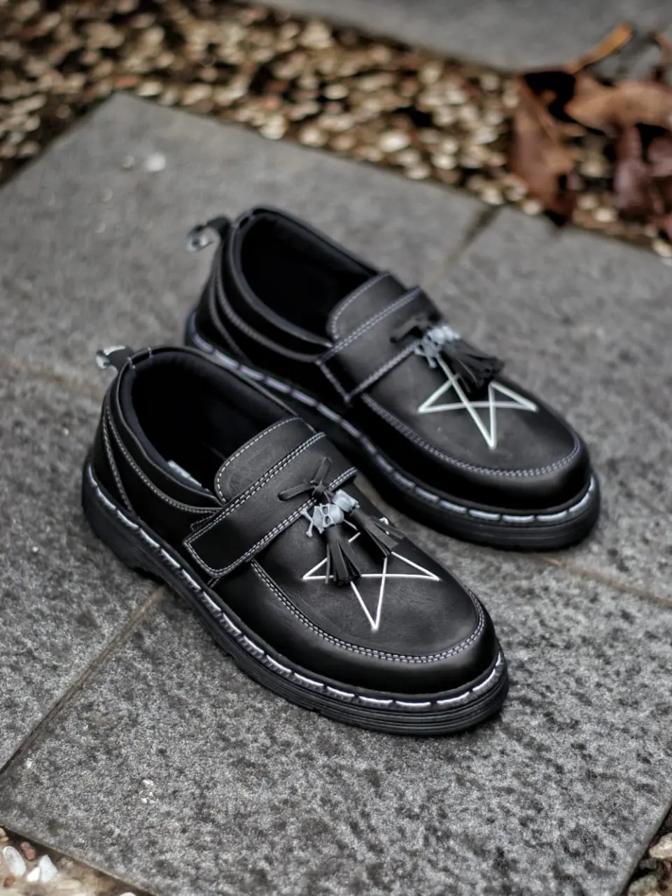 Sepatu Slip On Loafers Bintang Pria Wanita Kulit Sintetic PU Premium Original Pantofel Slop Docmart Sinz Chopper Hitam Kasual Formal Kerja Modern Sneakers