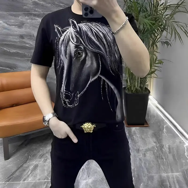 Kaos unisex lengan pendek dengan cetakan berkualitas tinggi, desain terbaru tahun 2025. Gaya streetwear yang modis dan cocok untuk segala jenis gender. 2