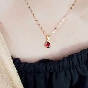 LIONTIN TITANIUM TETES MODEL TERBARU DAN KEKINIAN Dengan Pilihan Warna Hitam Putih dan Coklat untuk Tampilan Mewah