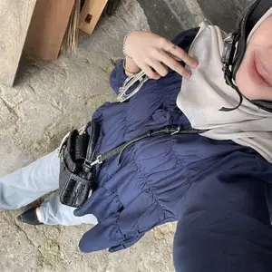 Mireya Blouse Kerut Depan Rayon Twill Atasan Wanita Polos Lengan Panjang ByQueenzy