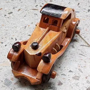 Miniatur Mobil Mercy Kayu