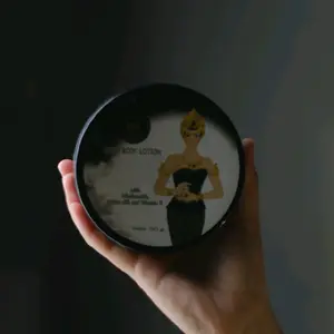 Handbody Lotion RYK Pencerah Mencerahkan Perawatan Tubuh  handbody lotion ryk pemikat ,menambah kepercayaan diri ,suami dan pacar lebih sayang dan lebih perhatian  Pelembab,mencerahkan  kulit