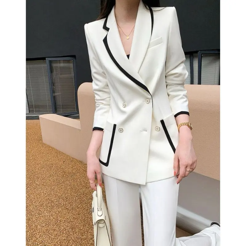 Set dua potong jaket + celana panjang yang bergaya dan elegan 1
