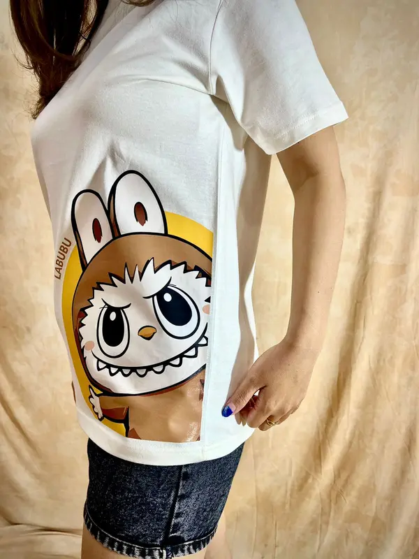 Patgang Kaos Distro Wanita / Kaos T-Shirt Motif The M0nst3r Labubu Brown / Kaos Enzim Wanita Motif Labubu / Kaos Enzim Super Premium 6