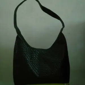 TOTE BAG WANITA TERBARU KULIAH KERJA HITAM GLOSSY PREMIUM QUALITY Totebag Cocok Untuk OOTD an, Kuliah, Kerja, Dan Lain Lain