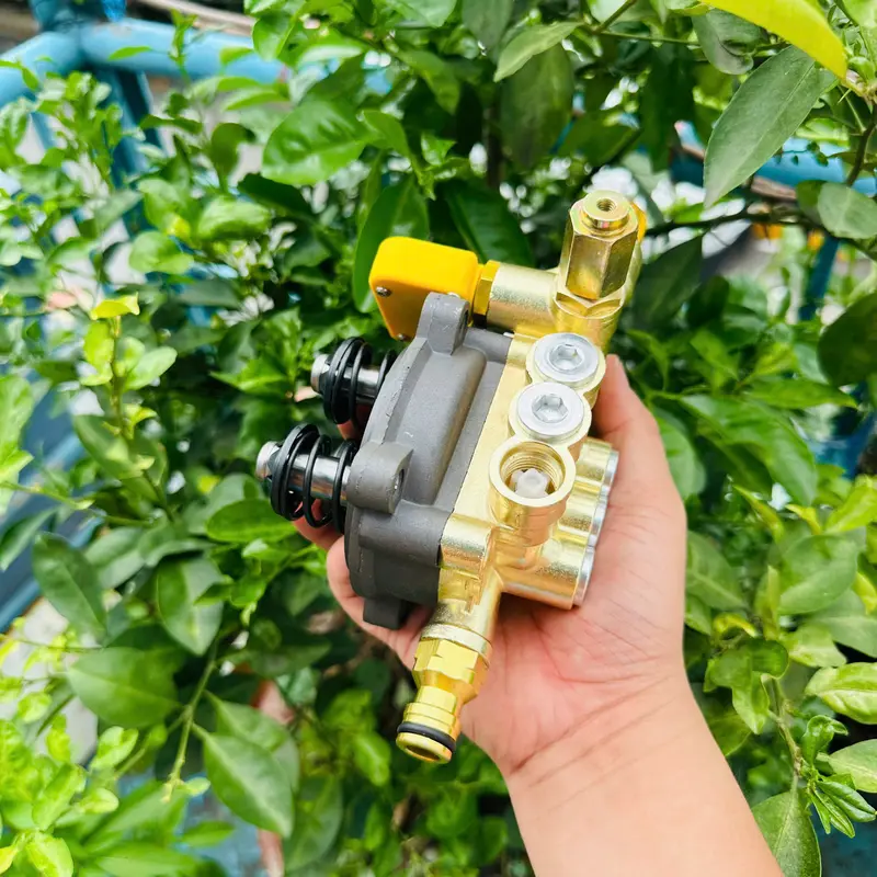 Cụm đầu bơm 14mm.Dùng thay thế cho máy rửa xe gia đình.Dekton- Boss . v..v.v. Hàng đẹp. 8