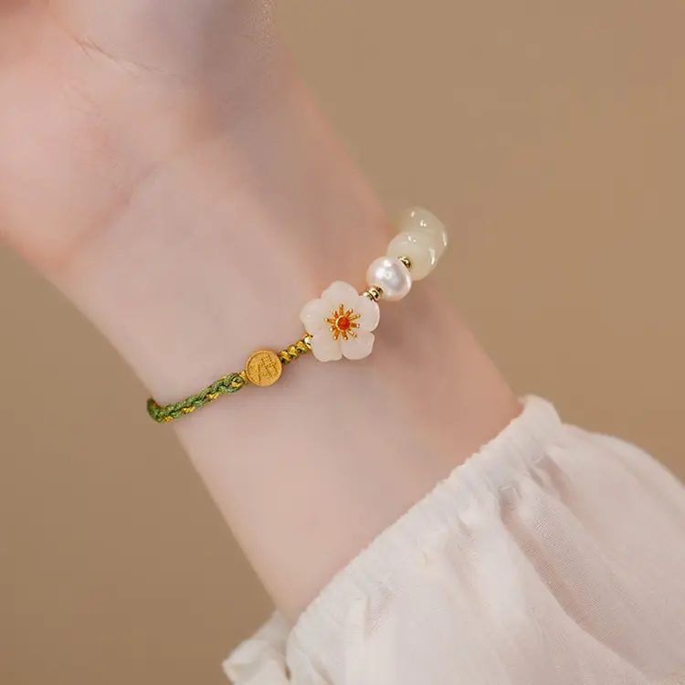 【Promo 6.6】Gelang Giok Hotan Pembawa Keberuntungan & Kedamaian - Gelang Kepang Elegan 1
