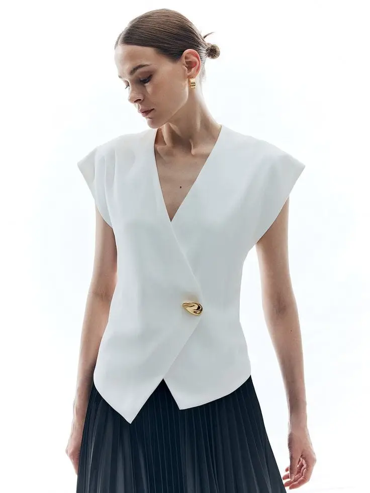 ROMPI VEST BLAZER ASIMETRIS DENGAN BAHU KELELAWAR VARIASI SATU KANCING GOLD Outer Casual Wanita Hitam