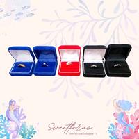 Gambar Kotak CincinBludru Merah Hitam Biru | Black Red & Blue Velvet Ring Box - Merah dari Sweetforus Kab. Blitar 3 Tokopedia
