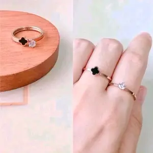 CINCIN SET ISI 2 TITANIUM FASHION WANITA MOTIF BUNGA SEMANGGI HITAM&PERMATA ZHIRCON PUTIH ANTI KARAT&LUNTUR Rings