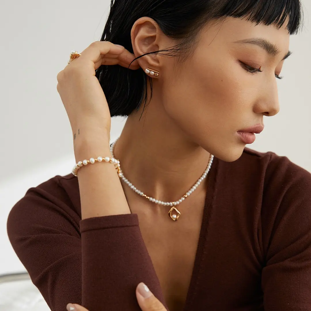 Elegant Pearl Bracelet for Young Ladies - Trendy Accessory - High - Quality Material van cleef  bracelets