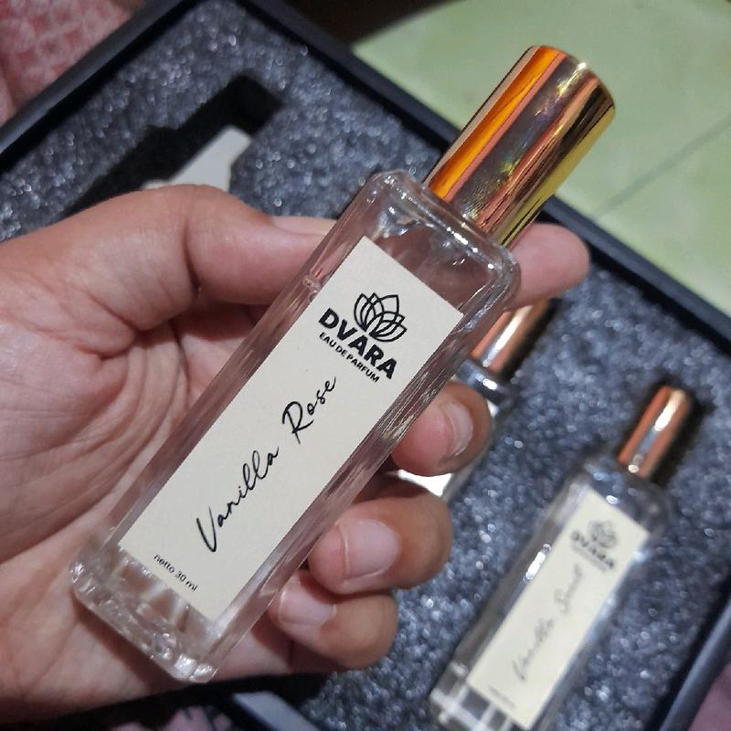 DVARA VANILLA PARFUM AWET TAHAN LAMA 1 BOX ISI 4 VARIAN PARFUM 4