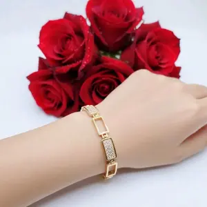 Gelang Tangan Titanium Motif Persegi Panjang Mewah Terbaru Anti Luntur Perhiasan Elegan