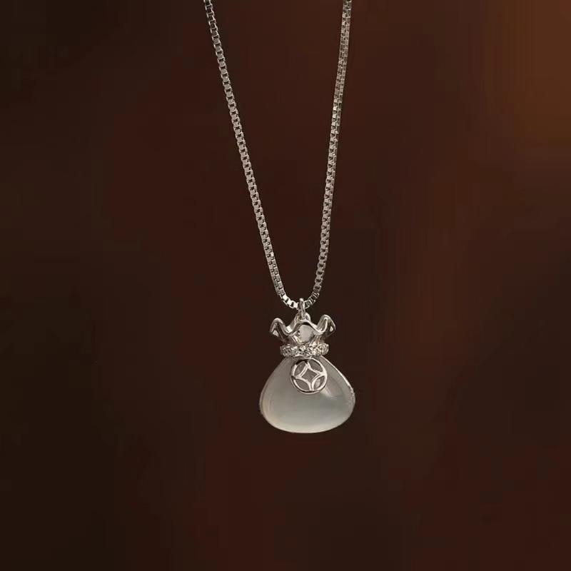 White chalcedony fortune bag necklace light luxury temperament type new trend senior sense clavicle chain temperament necklace 0