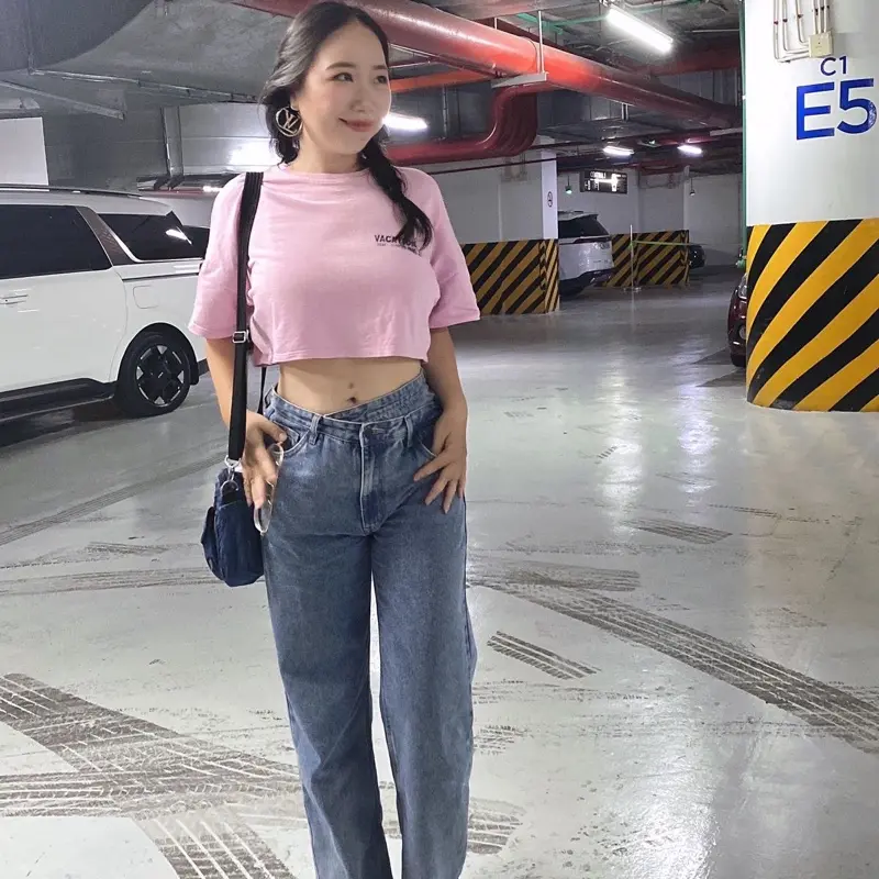 Áo thun Croptop hồng ngang vuông
