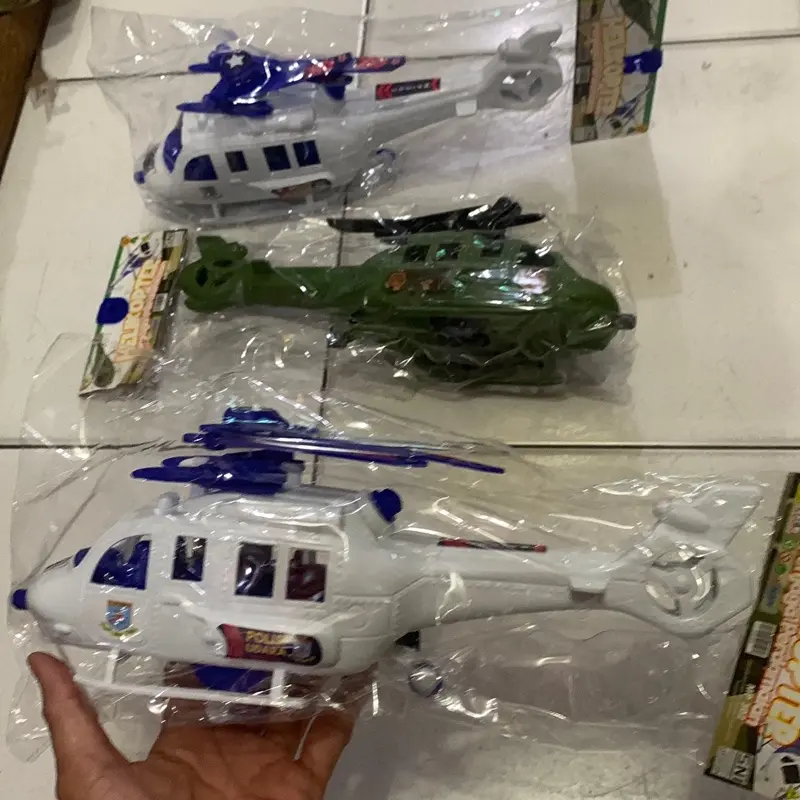 Mainn Helikopter Kantog Tarik untuk Anak Laki-Laki Model mp302 Berbagai Warna dan Desain Putih Hijau Mainan Anak Menyenangkan dengan Pilihan Warna Favorit Anak Anda