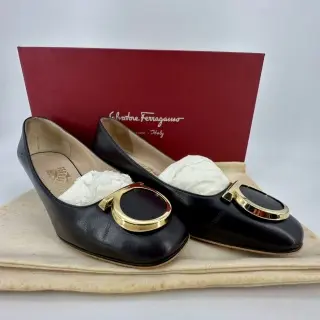 (Preowned) Reu 30820 Salvatore Ferragamo - Dark Purple Leather Gancini Pumps size 5.5C heel 4cm