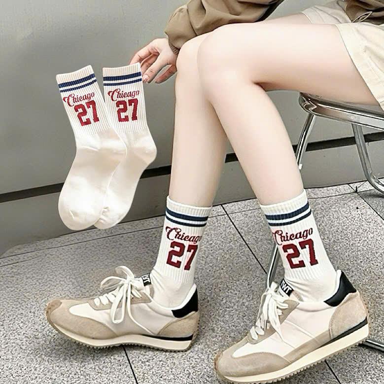 Tất cổ cao kẻ viền kèm số màu đỏ đô phong cách trẻ trung cá tính