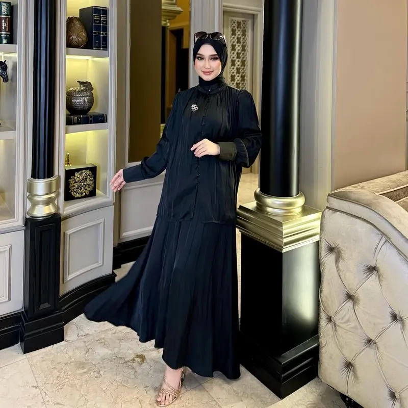 Shella Saukia One Set Rok 2